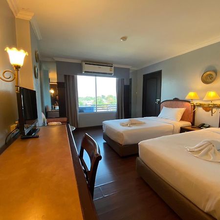 Mayflower Grande Hotel Phitszanulok Kültér fotó