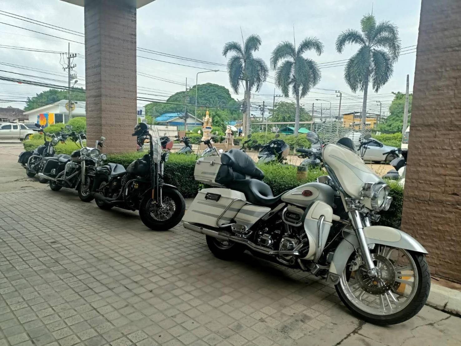 Mayflower Grande Hotel Phitszanulok Kültér fotó