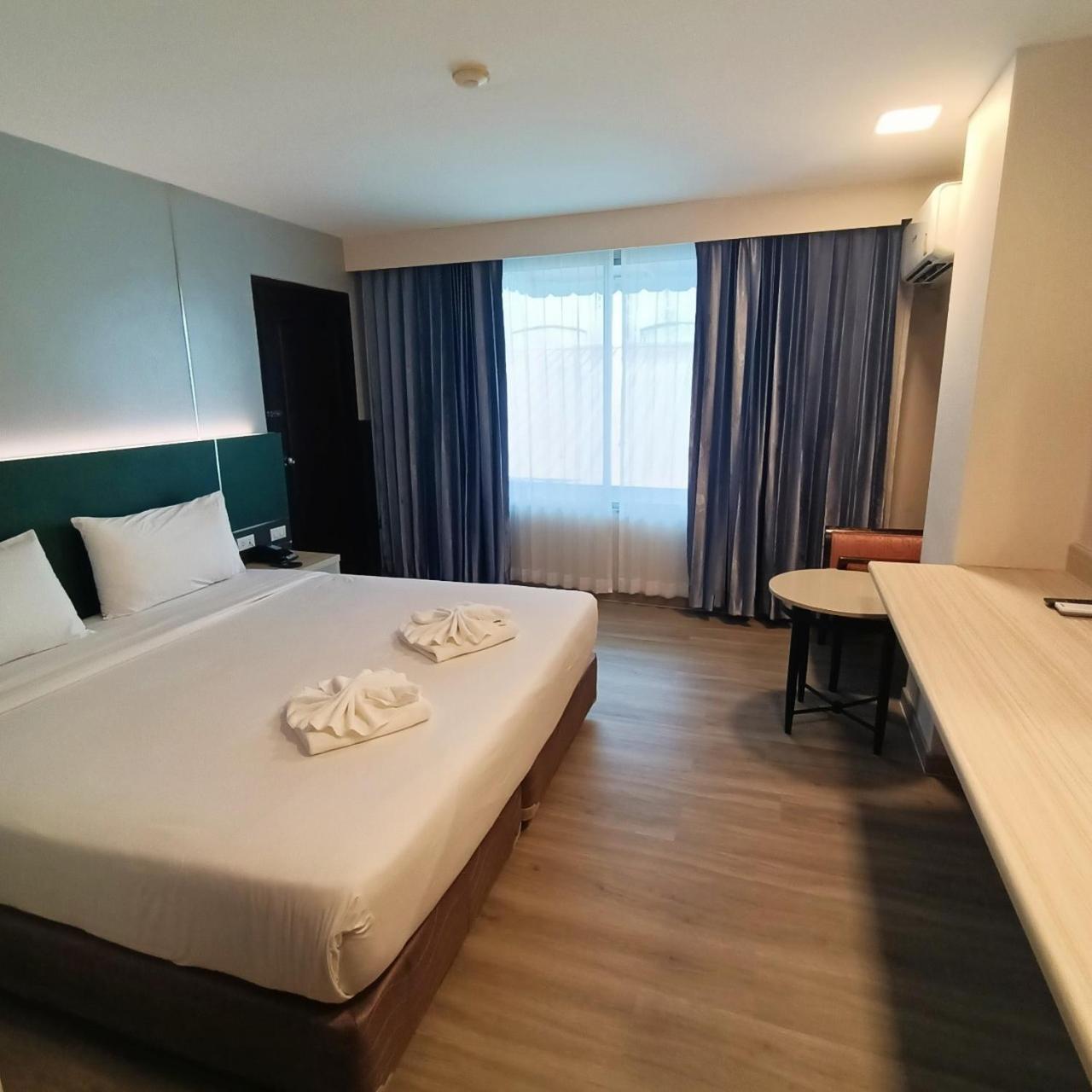Mayflower Grande Hotel Phitszanulok Kültér fotó