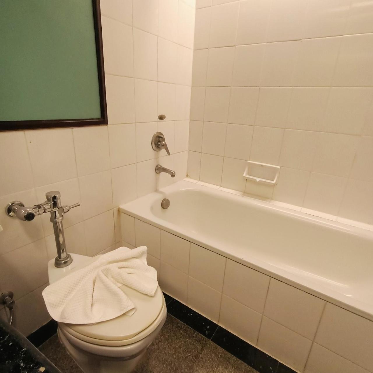 Mayflower Grande Hotel Phitszanulok Kültér fotó