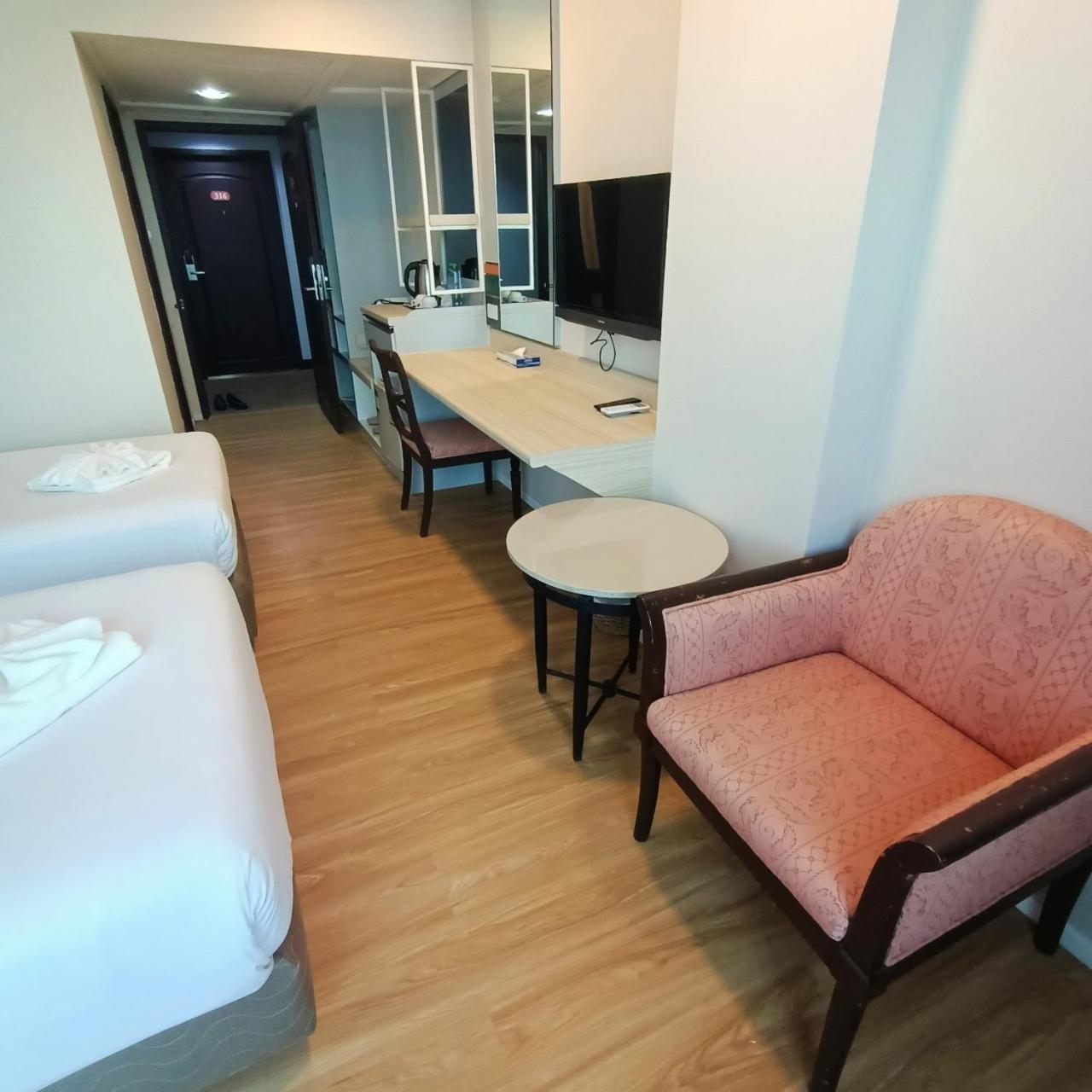 Mayflower Grande Hotel Phitszanulok Kültér fotó