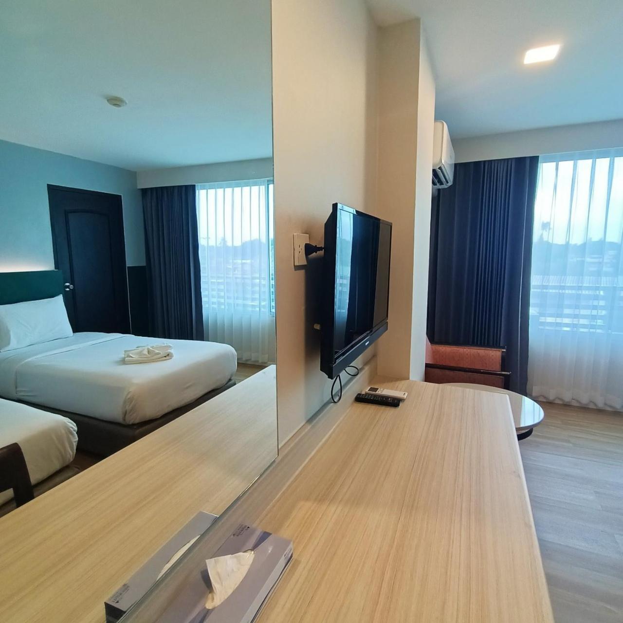 Mayflower Grande Hotel Phitszanulok Kültér fotó