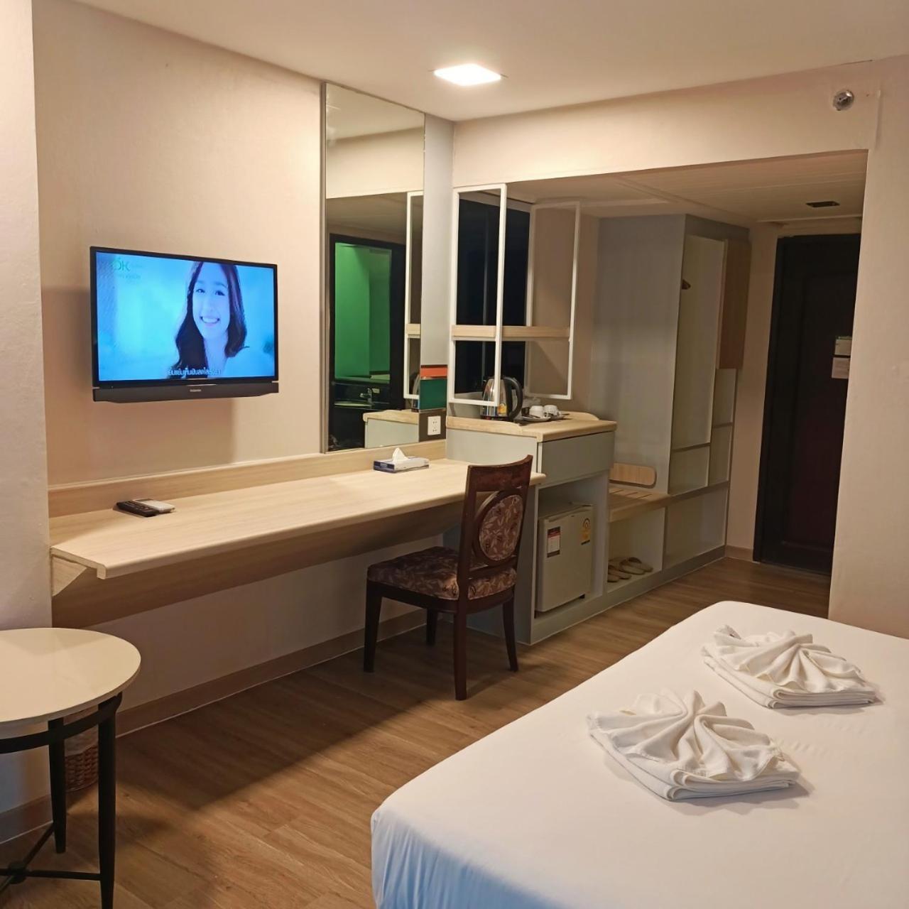 Mayflower Grande Hotel Phitszanulok Kültér fotó