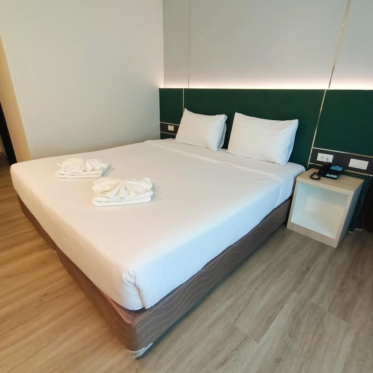 Mayflower Grande Hotel Phitszanulok Kültér fotó