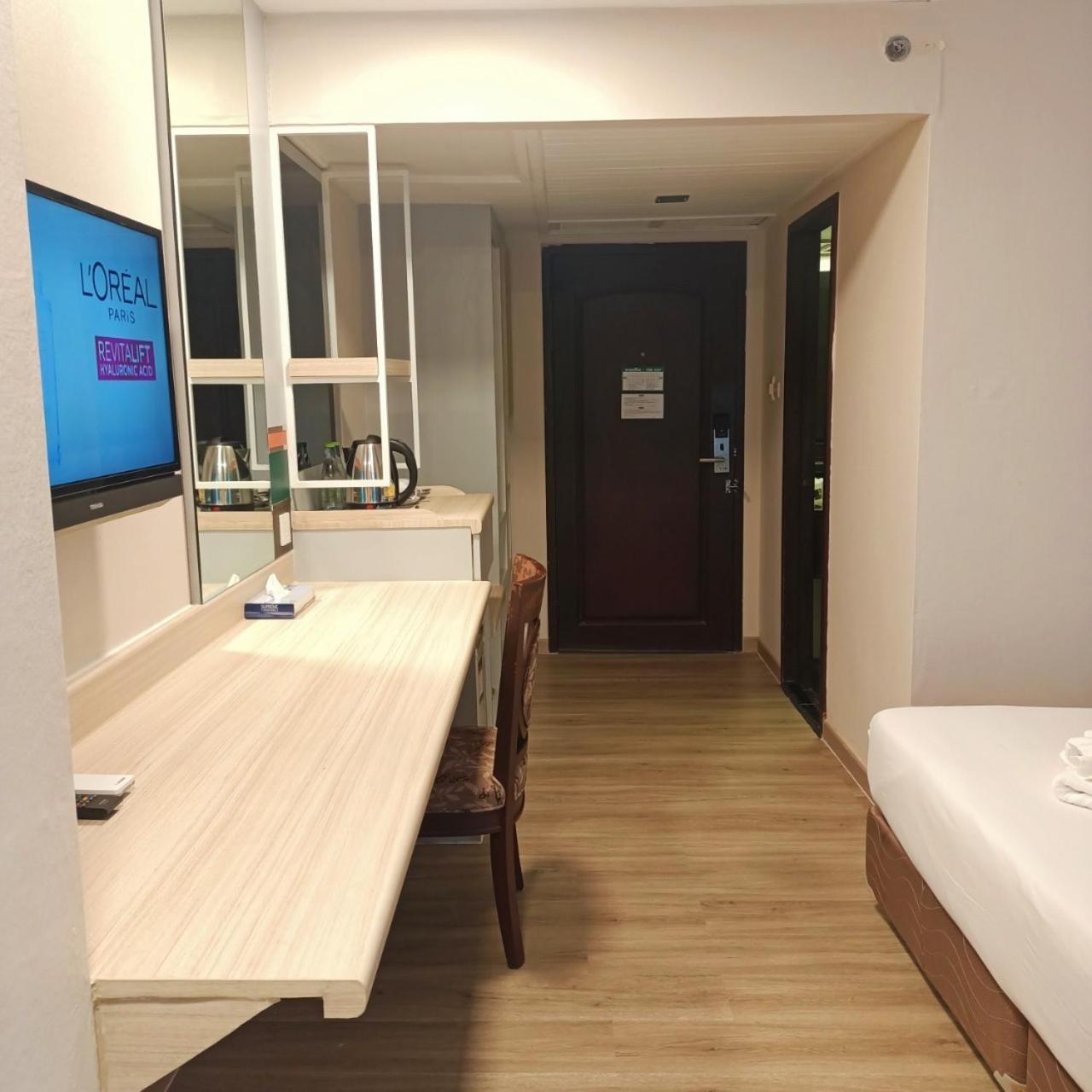 Mayflower Grande Hotel Phitszanulok Kültér fotó