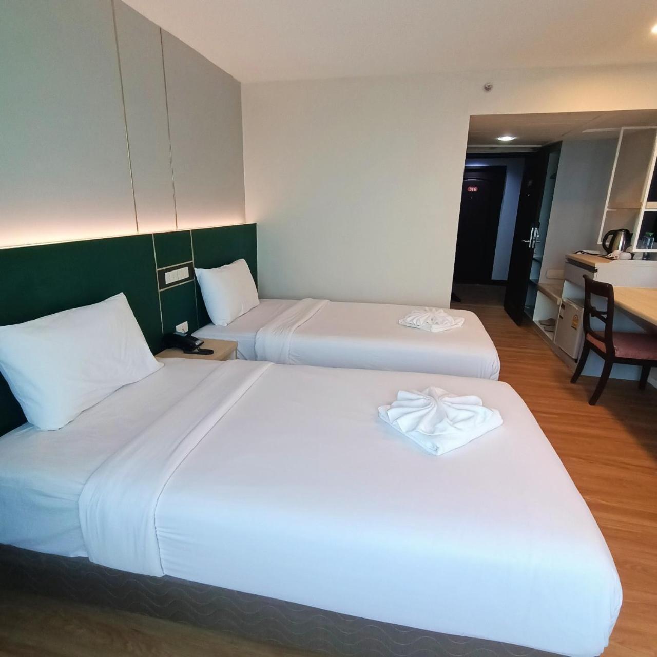 Mayflower Grande Hotel Phitszanulok Kültér fotó