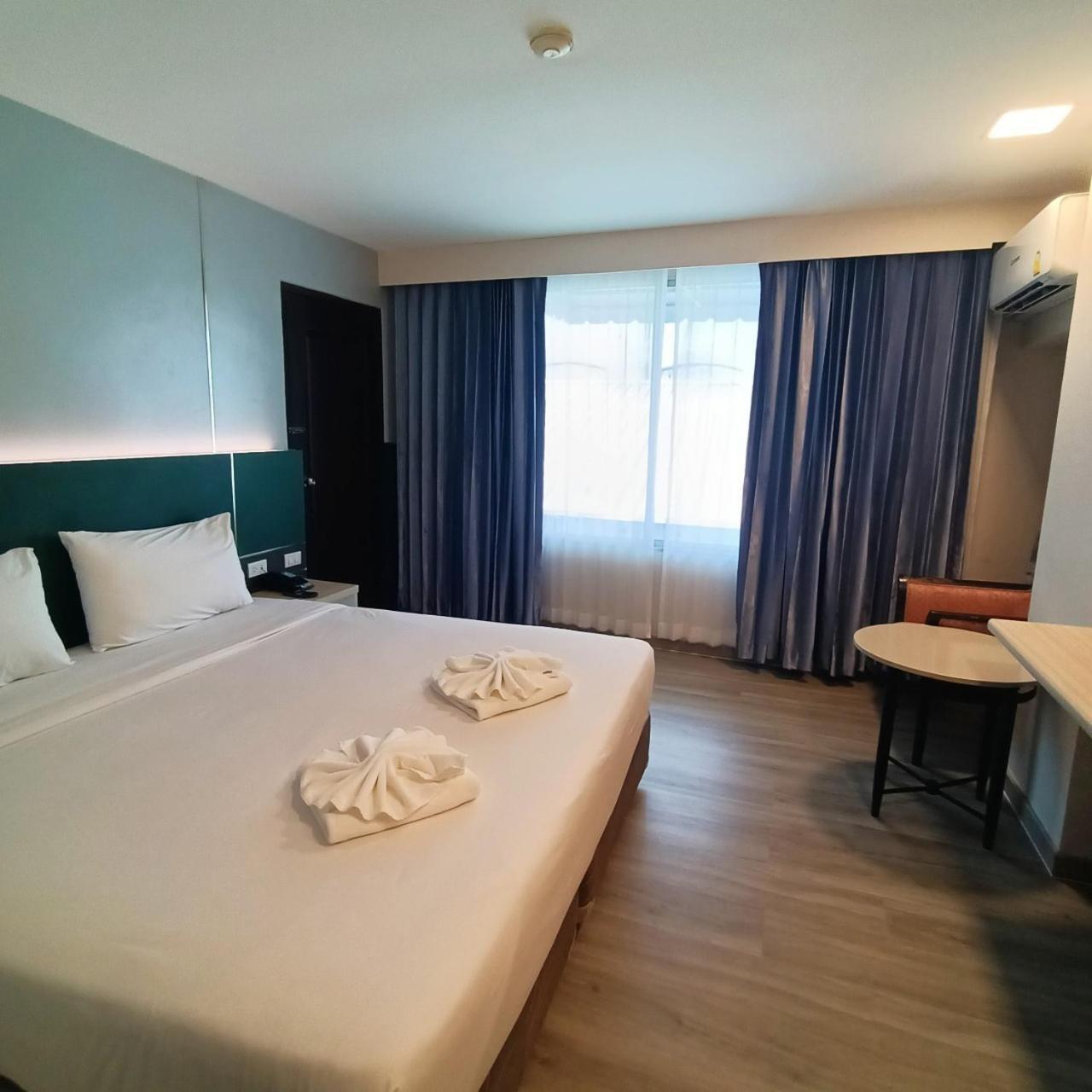 Mayflower Grande Hotel Phitszanulok Kültér fotó