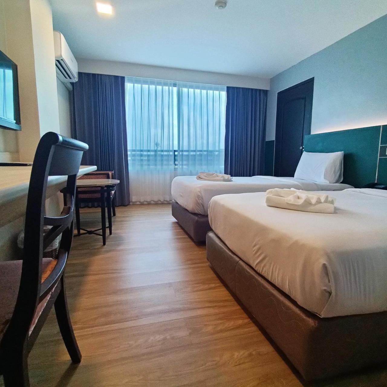 Mayflower Grande Hotel Phitszanulok Kültér fotó