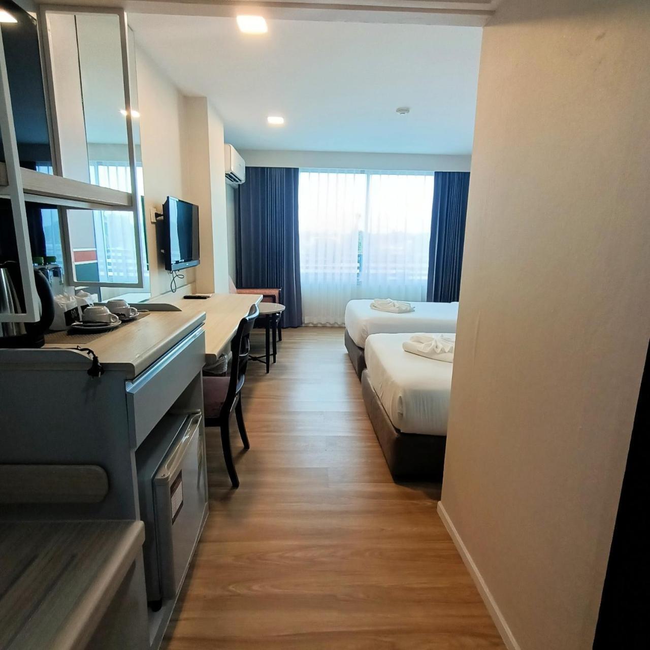 Mayflower Grande Hotel Phitszanulok Kültér fotó