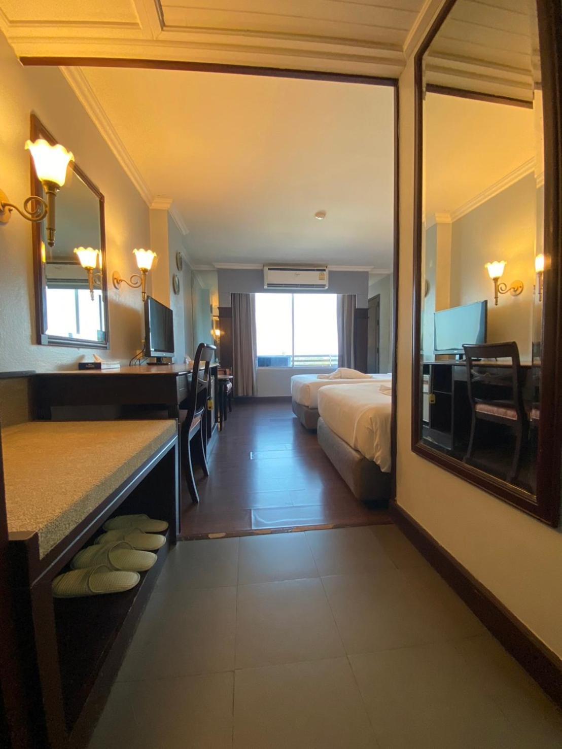 Mayflower Grande Hotel Phitszanulok Kültér fotó