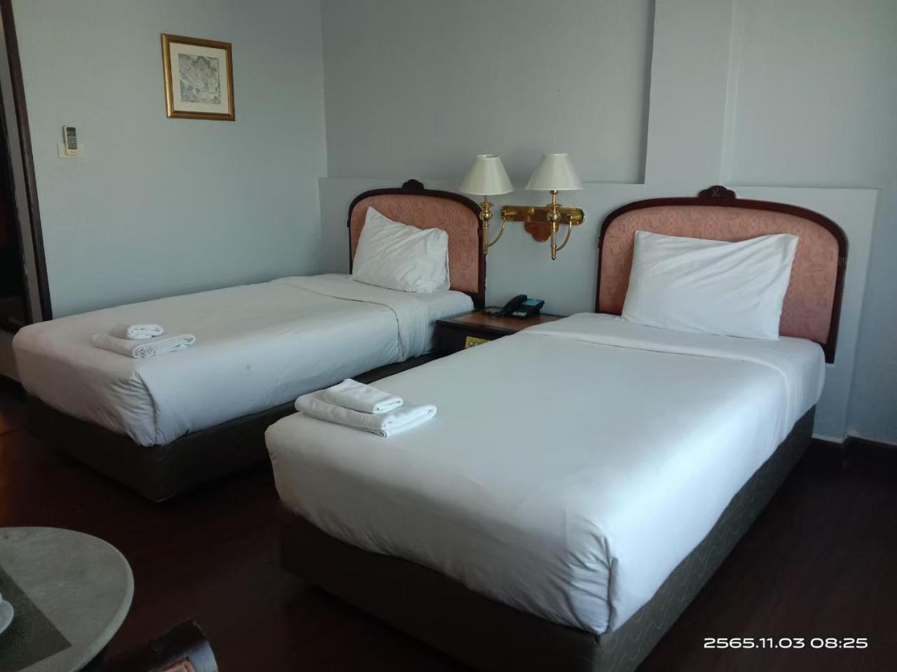 Mayflower Grande Hotel Phitszanulok Kültér fotó