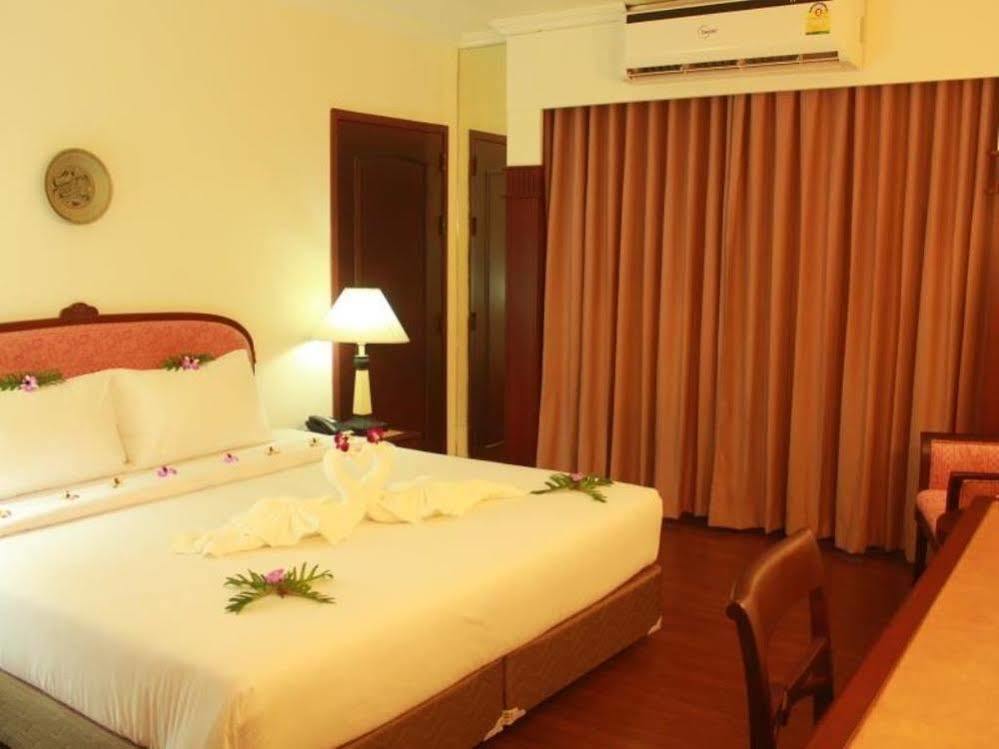 Mayflower Grande Hotel Phitszanulok Kültér fotó