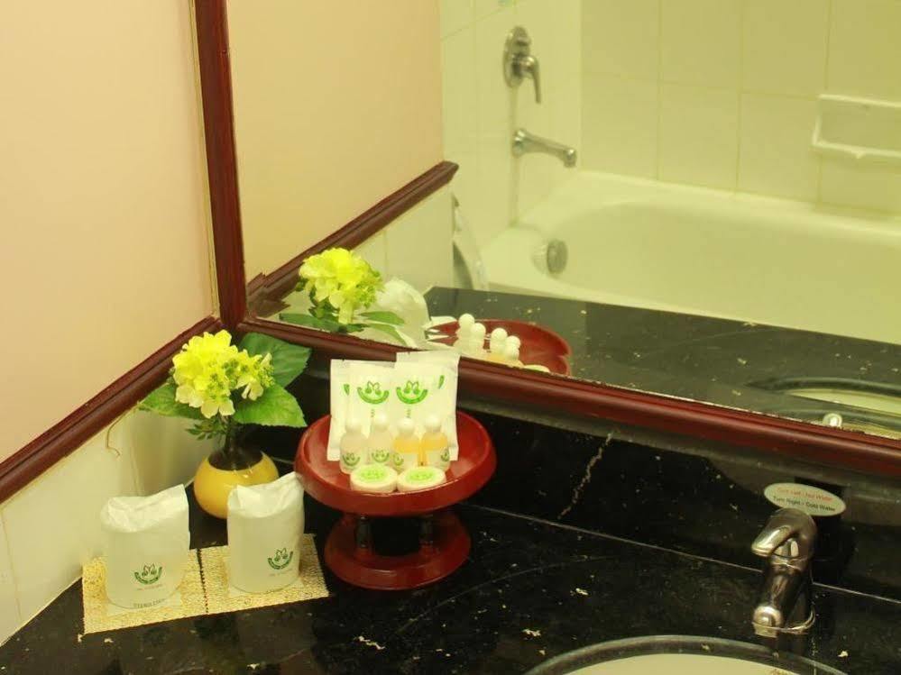 Mayflower Grande Hotel Phitszanulok Kültér fotó